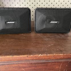 Bose101 bookshelf Speakers 