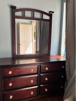mahogany bedroom dresser