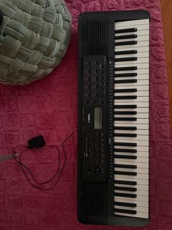 Yamaha 61-Key Portable Electronic Digital Keyboard (sellling asap)
