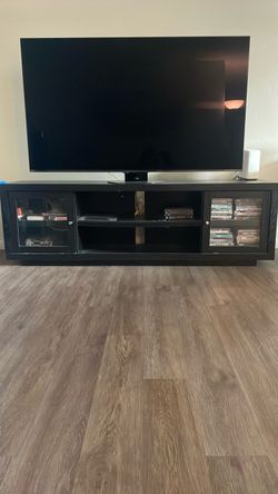 TV stand/entertainment center