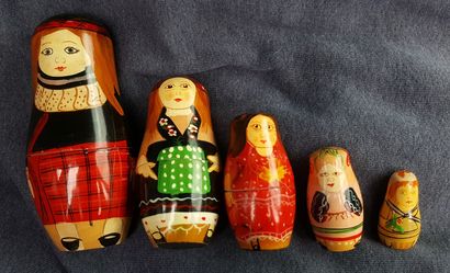 Vintage set of 5 Russian Nesting Dolls
