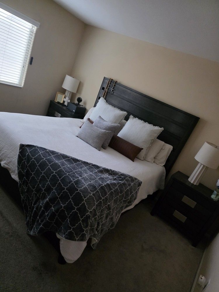 Bed Room Set With High Grade Mattress (KING) And Mirror