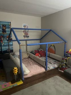Montessori’s floor bed frame