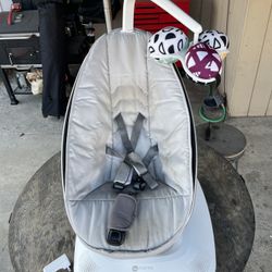4 Moms MamaRoo® multi-motion baby swing