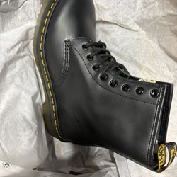 1460 SMOOTH LEATHER LACE UP BOOTS