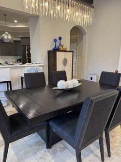 Beautiful Dining Room Table And 6 Chairs