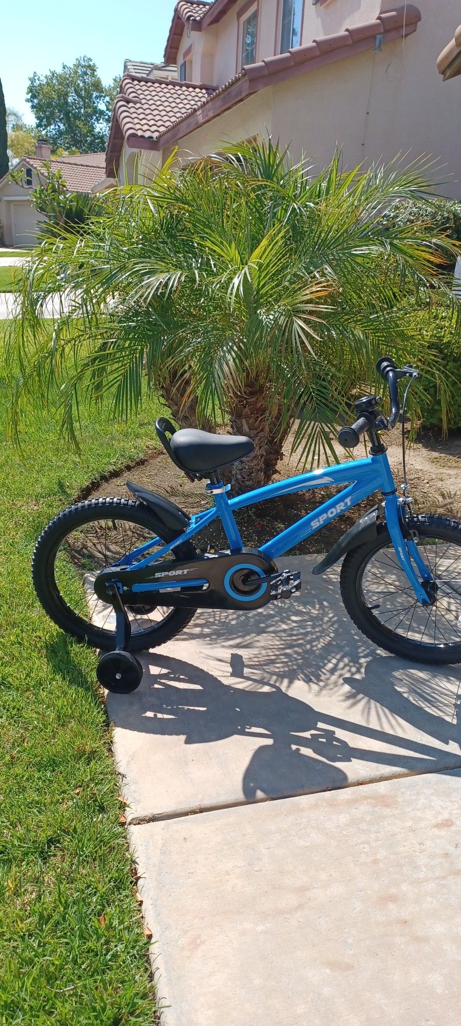 18 Inch Kid Bike Kid Bicycle for Boys Girls
with Kickstand .