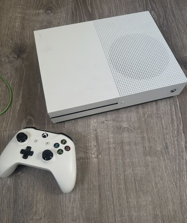 XBOX Series One S - 500 GB: Like New PERFECT condition