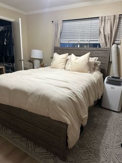 Queen Bed w/ frame and boxspring