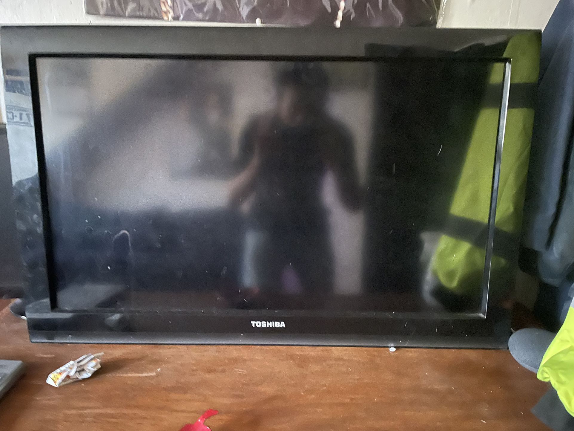 32 Inch Toshiba Flat Screen 