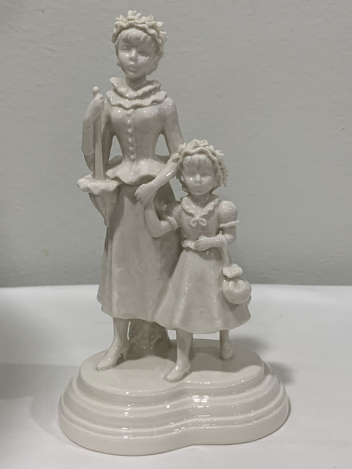 Vintage 1963 Goebel Huldah Mother And Daughter white Porcelain Figurine