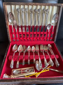 Vintage 1940s 1847 Rogers Bros Silverplate Flatware Set