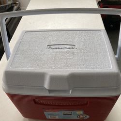 Rubbermaid 24 Qt Cooler, Local Pickup