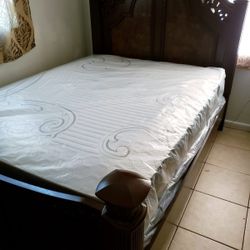 NEW QUEEN MATTRESS. Bed frame is not available. Take it home the same day 👍