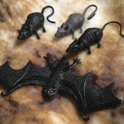 Mini Halloween rubber rats and bat decorations