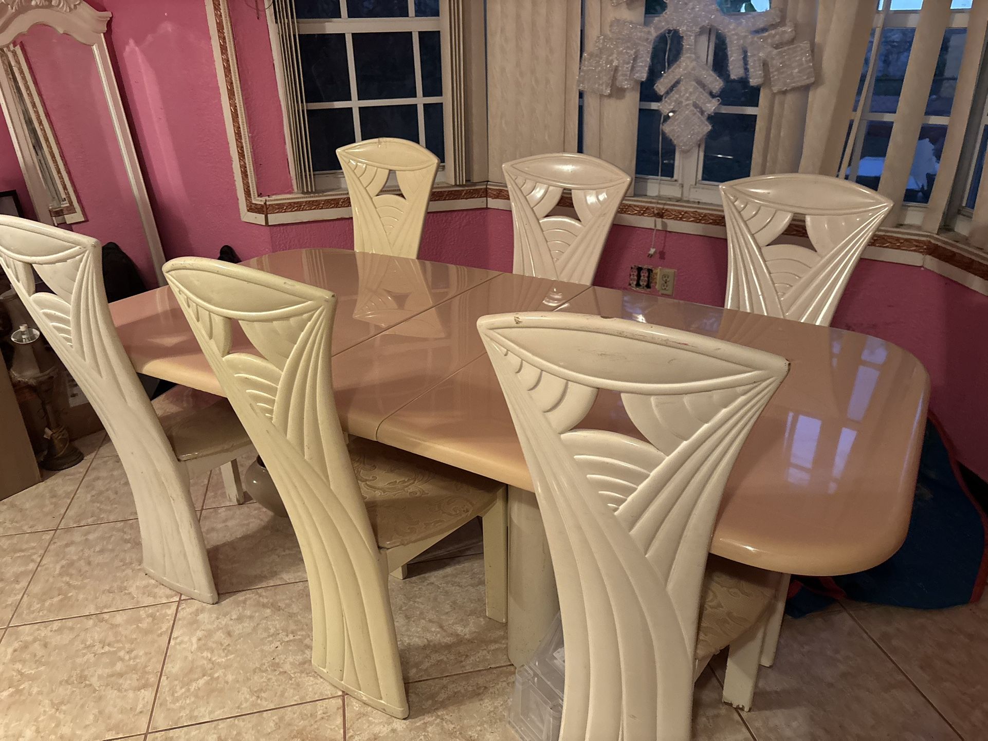 Pearl Table Set w/ Chairs