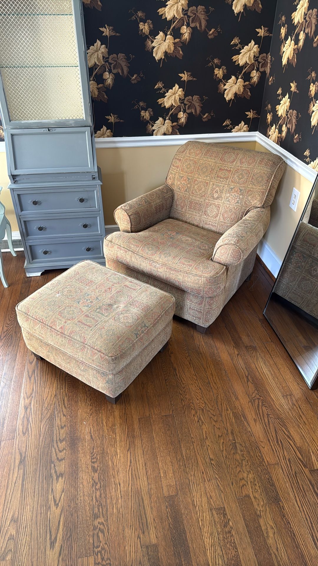 Chair With Ottoman 