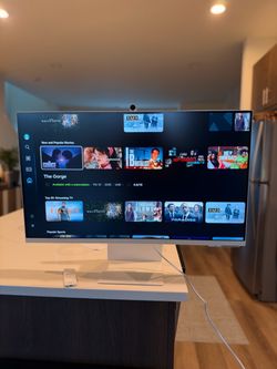 Samsung M8 32” 4K Smart Monitor + Camera – Warm White