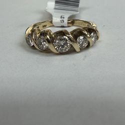 14K ladies diamond ring size 5