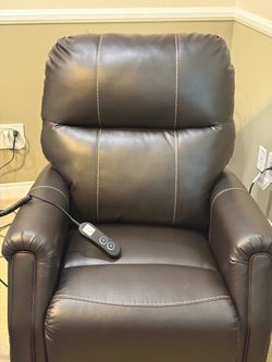 Like-New Signature Design by Ashley "Markridge" Power Lift Recliner. $250