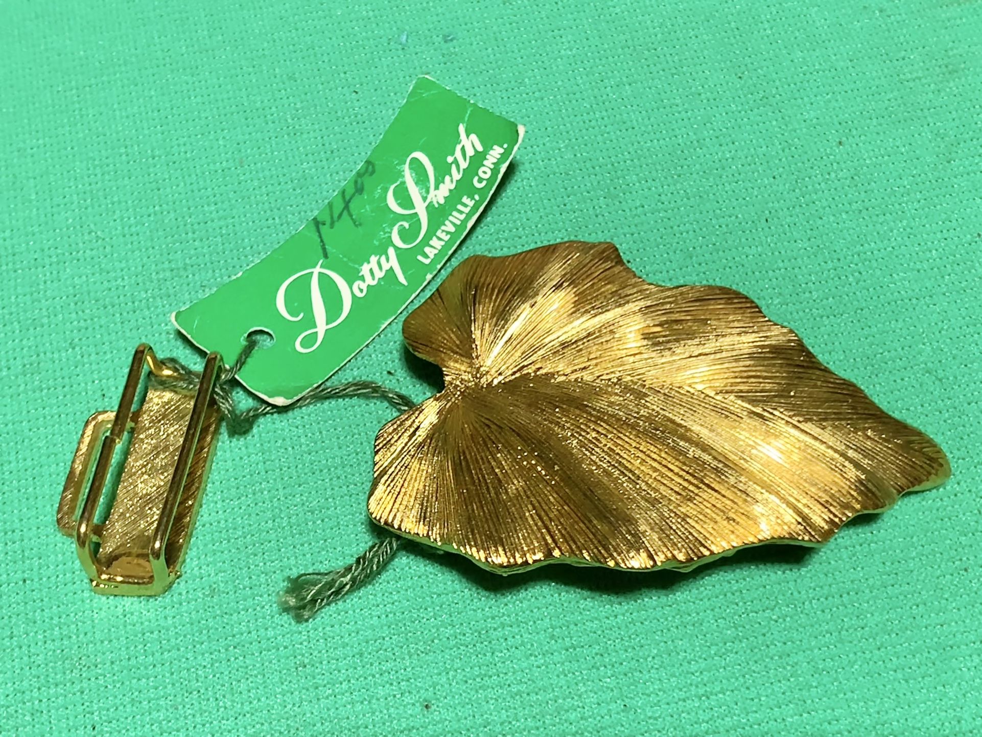 2 Piece Leaf Interlocking Belt Buckle Gold Tone Original Green Tag Dotty Smith