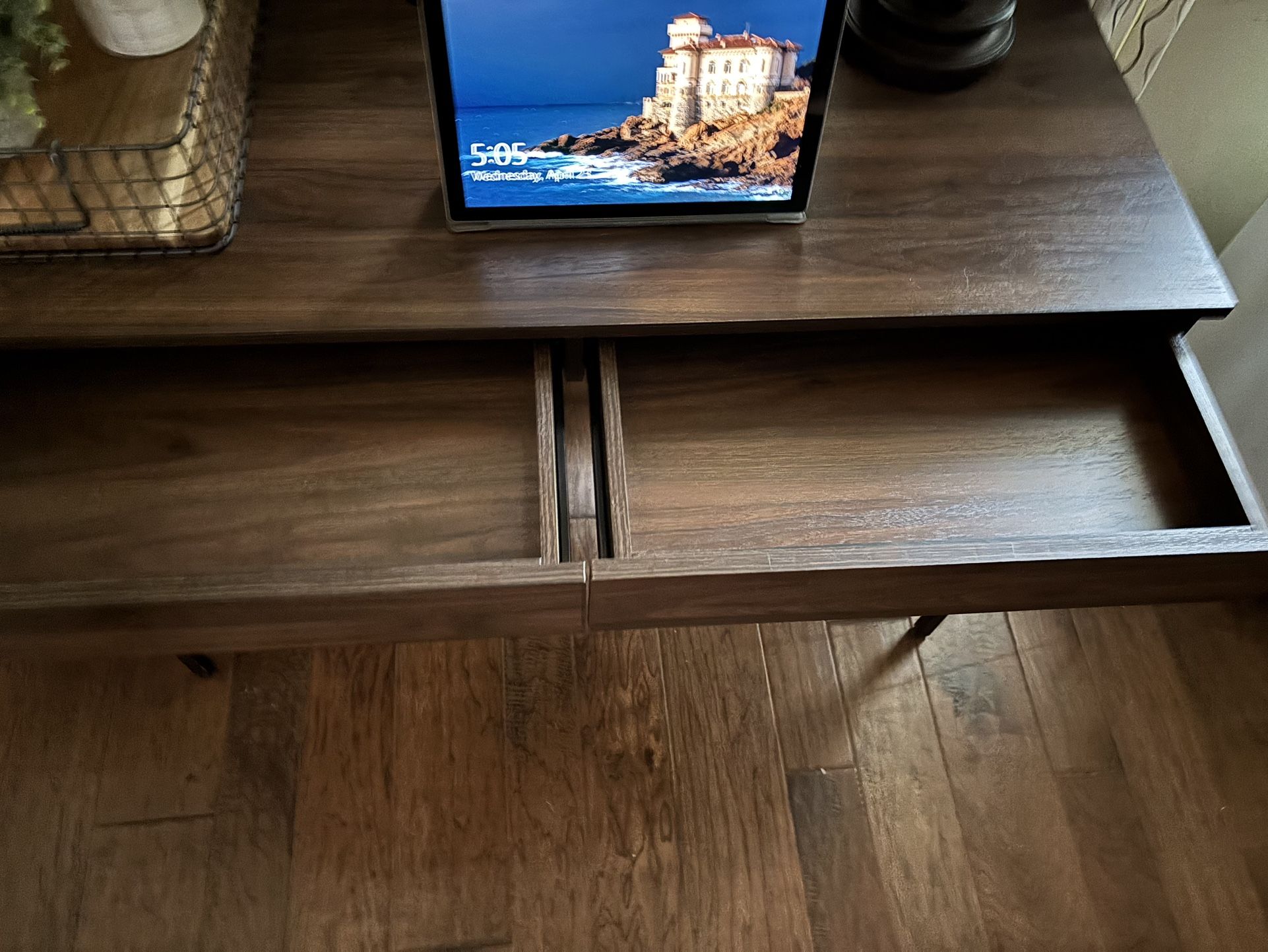 New Beautiful Modern Desk