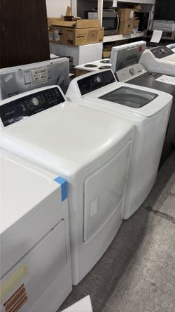 Frigidaire washer and dryer set GAS