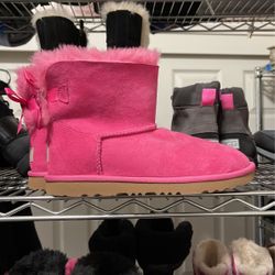 KIDS SIZE 5 UGG BOOTS NEW 