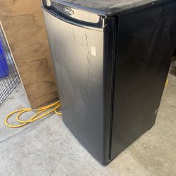 Small black refrigerator in good condition everything works