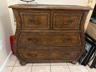 Bombay chest