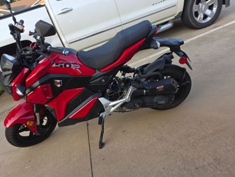 2025 50 CC SuperMach Like Brand New..