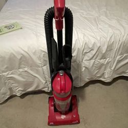 Dirt Devil Vacuum, Works, Strength Is Medium Level 