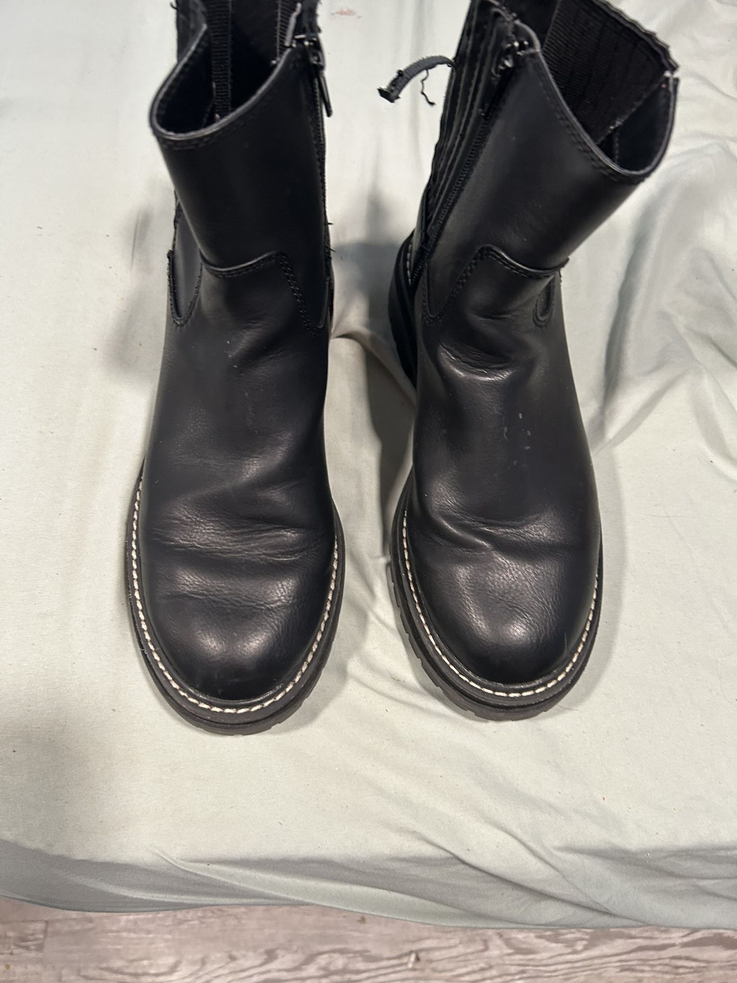 Black leather winter boots size 6