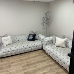 2 Sofas 