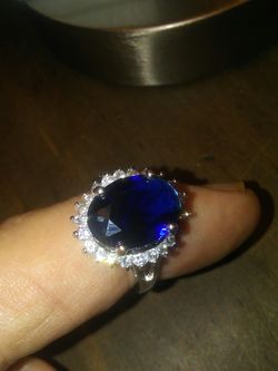 Blue sapphire 4 ct white sapphire around the big stone. Sterling silver