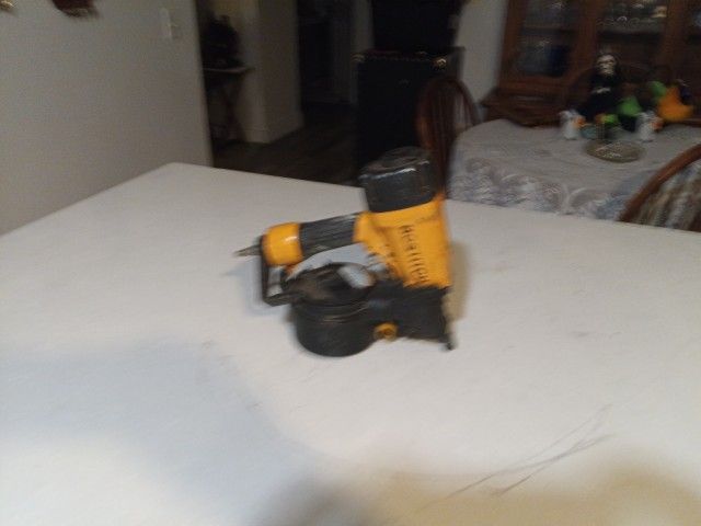 Bostitch Siding  Nailer & Case 6 Penny Nail