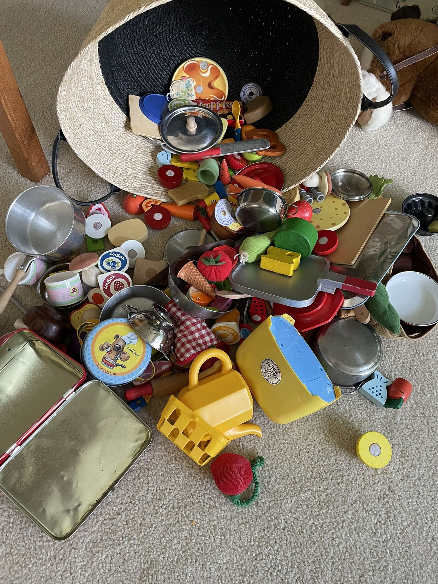 Large Amount Of Kid Pretend Kitchen Toys 