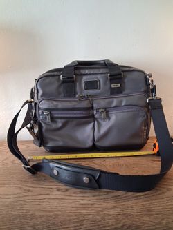 LIKE NEW Tumi Briefcase - Authentic ($800 Retail)