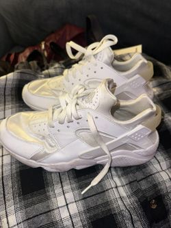 White Nike huaraches Size 8