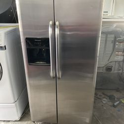 Ge 33”w stainless steel refrigerator / delivery available 