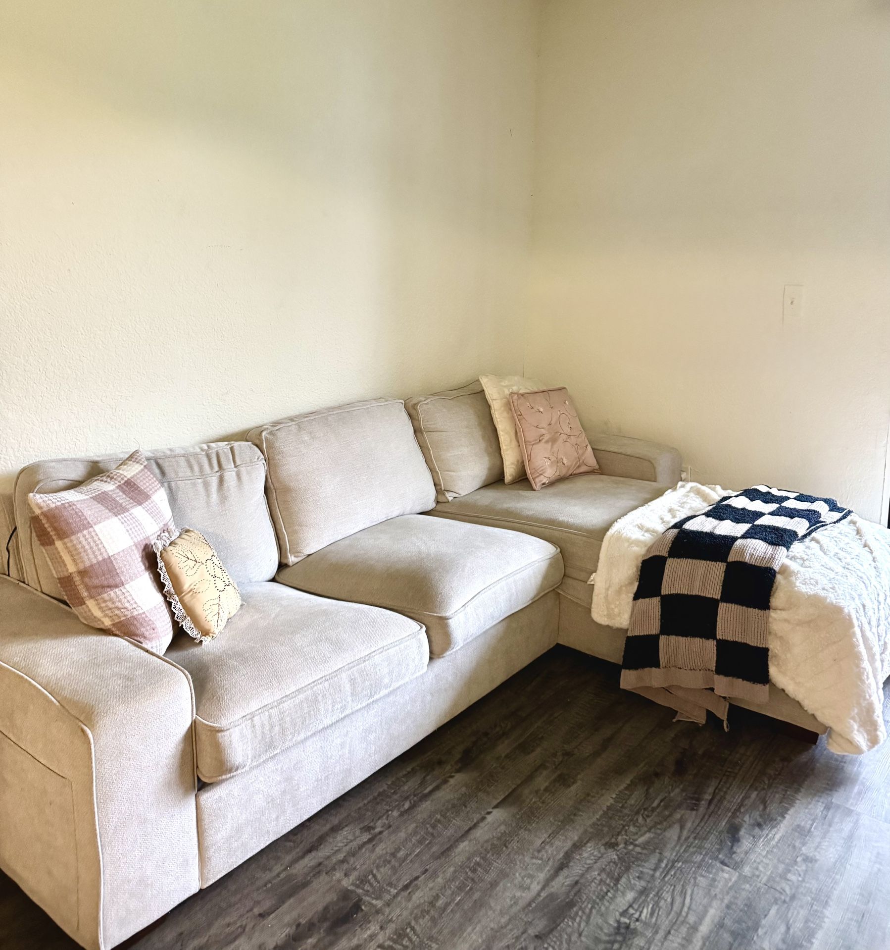Sofa for Sale, USB port & Storage