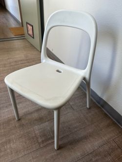 free plastic chairs