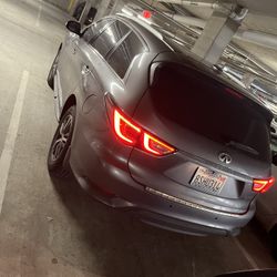 Infiniti SUV 