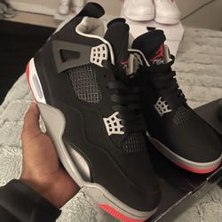 Bred Jordan 4s