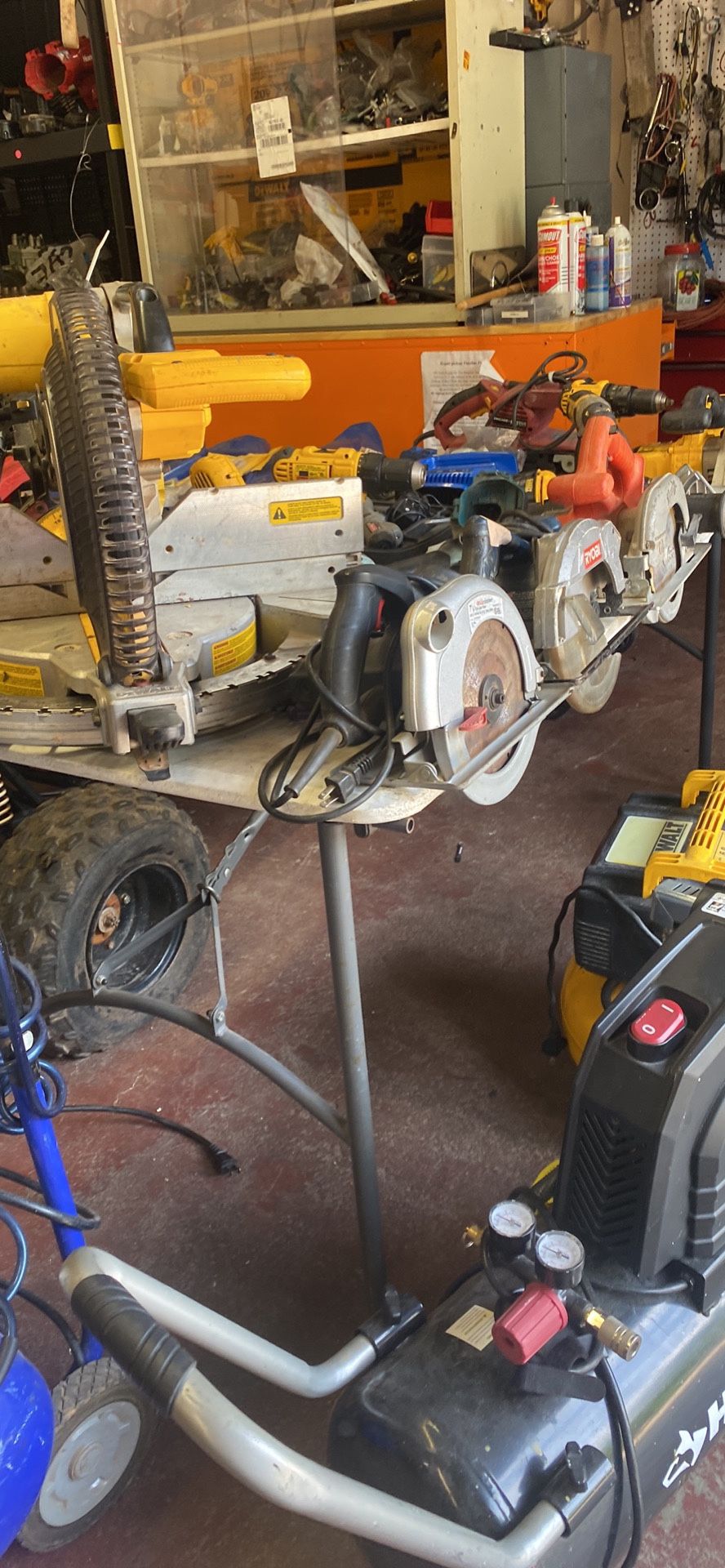 Used tool in good condition, one month warranty, no money is returned, only credit for what you pay. Monday to Friday 7 am a 6 pm open Saturday 7 am