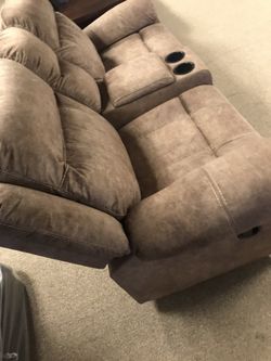 Gorgeous reclining couch with Cupholders