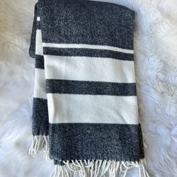Roca Home throw blanket