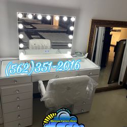 White Vanity Led Diamond Dresser With Mirror Chest
