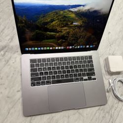 MacBook Air 15” M2 8GB 256GB like new with unlimited software