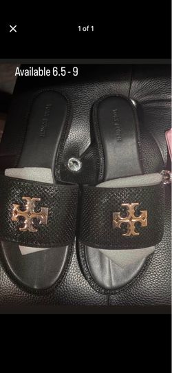 Black sandals w box
